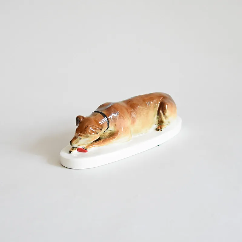 Pes ležící, 18 x 6 x 6 cm, Porcelánové figurky Gläserne Porzellanmanufaktur Víkendová Akce
